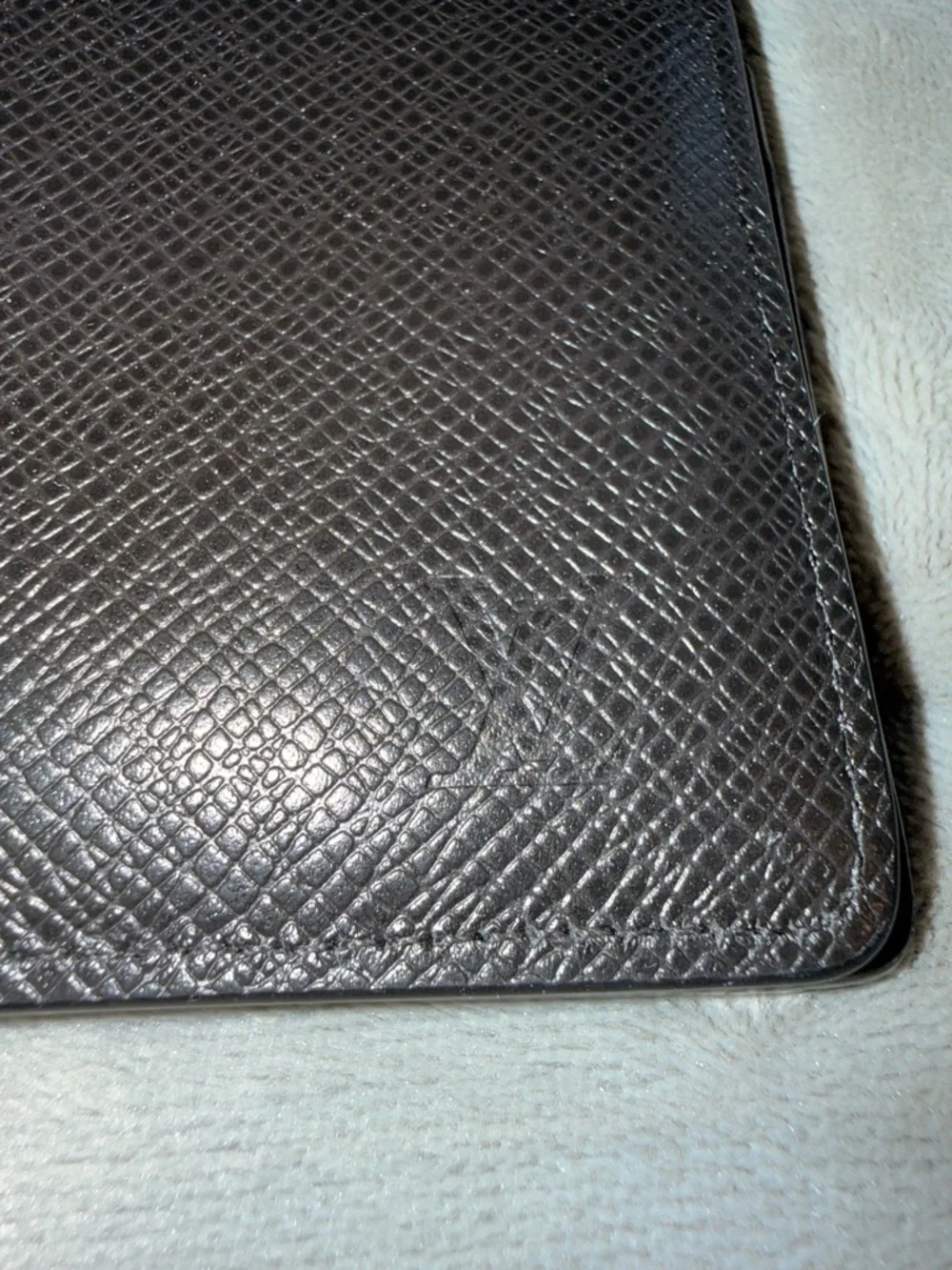 Louis Vuitton Taiga Leather Bifold Wallet – Black – Made in France - Picture 5 of 8